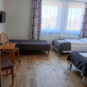 Pokój z dwoma pojedynczymi łóżkami